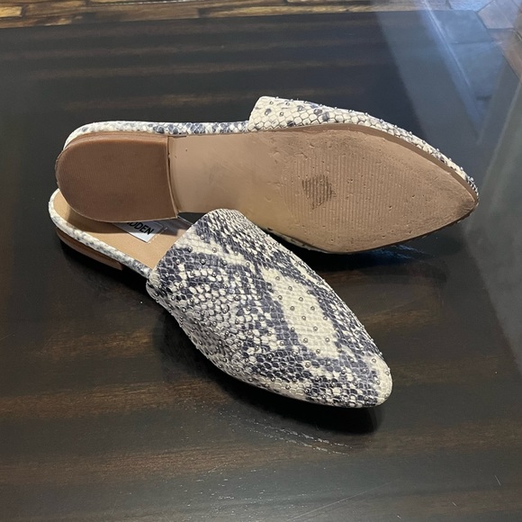 Steve Madden Trace Leather Snake Studded Loafers Size 6.5 - Picture 3 of 7